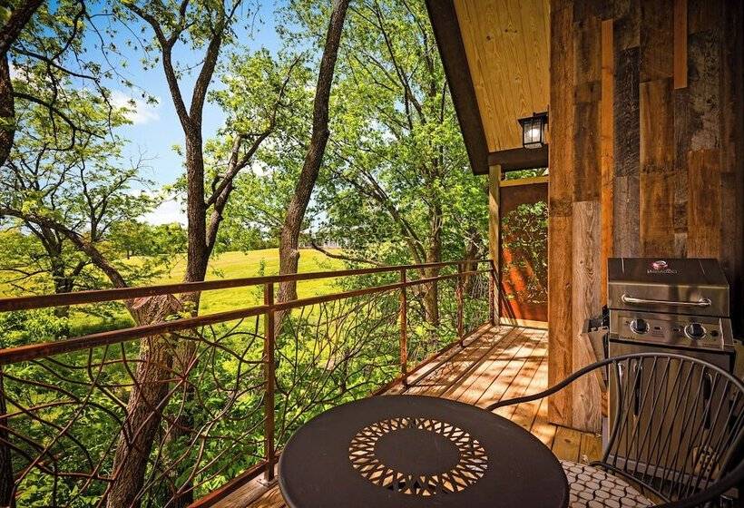 فندق Fairway Treehouses