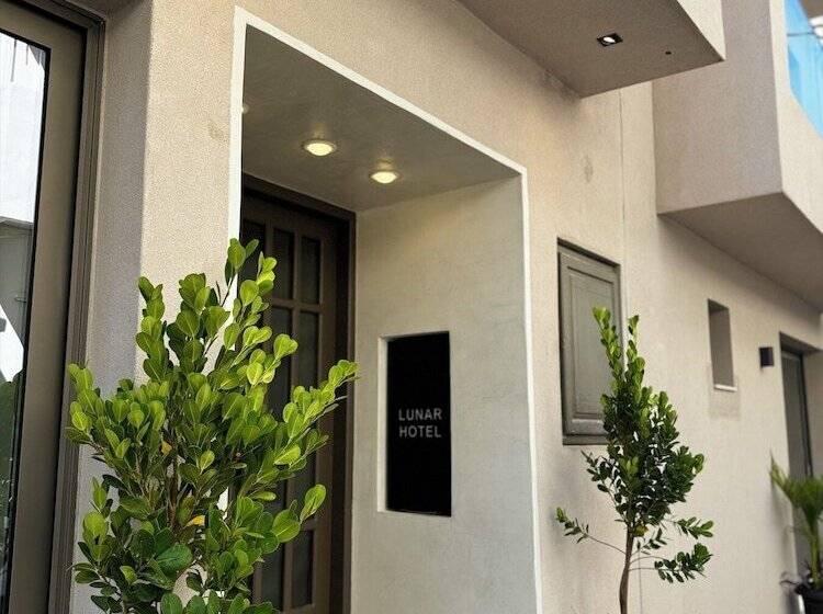هتل Lunar