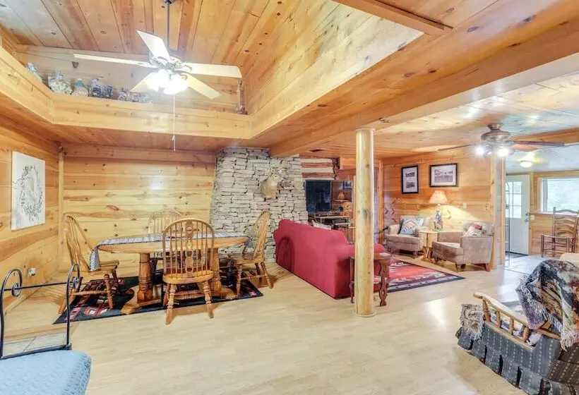 Mountain View Cabin On Farm: 3 Mi To Town & Shops