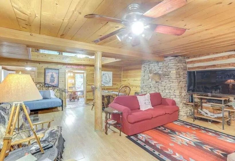 Mountain View Cabin On Farm: 3 Mi To Town & Shops