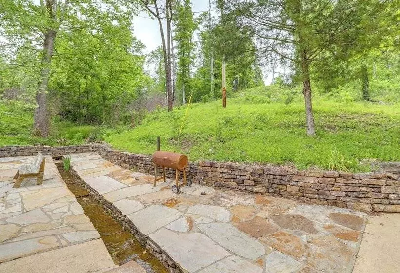 Mountain View Cabin On Farm: 3 Mi To Town & Shops