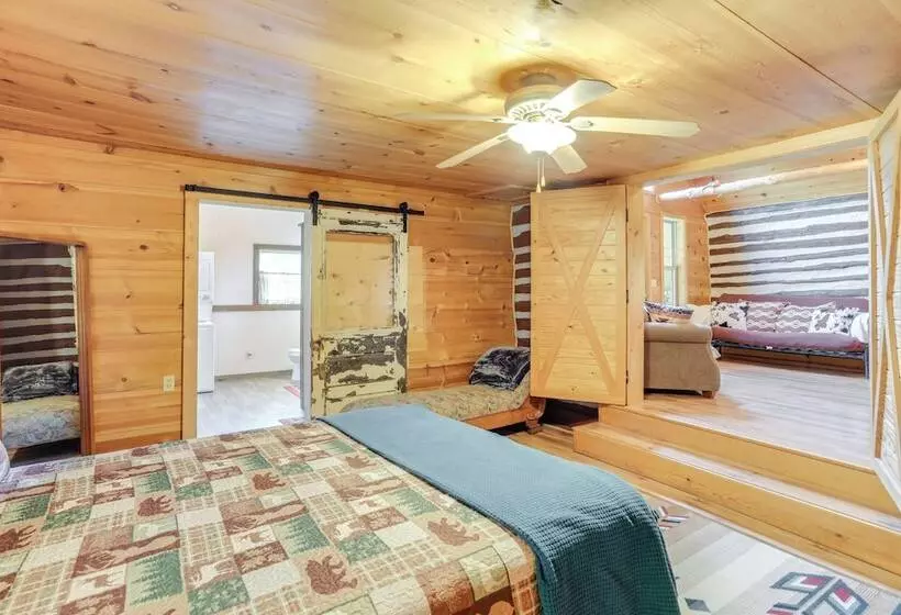 Mountain View Cabin On Farm: 3 Mi To Town & Shops