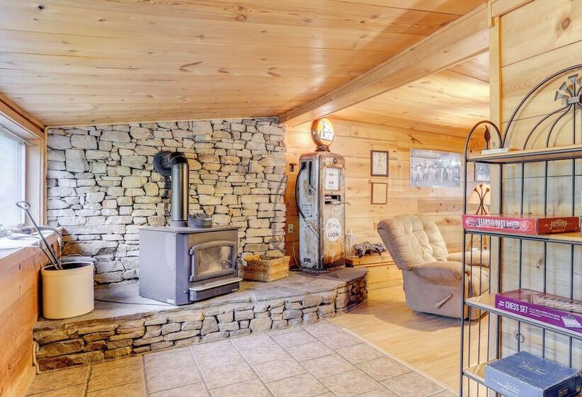 Mountain View Cabin On Farm: 3 Mi To Town & Shops