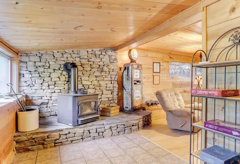 Mountain View Cabin On Farm: 3 Mi To Town & Shops