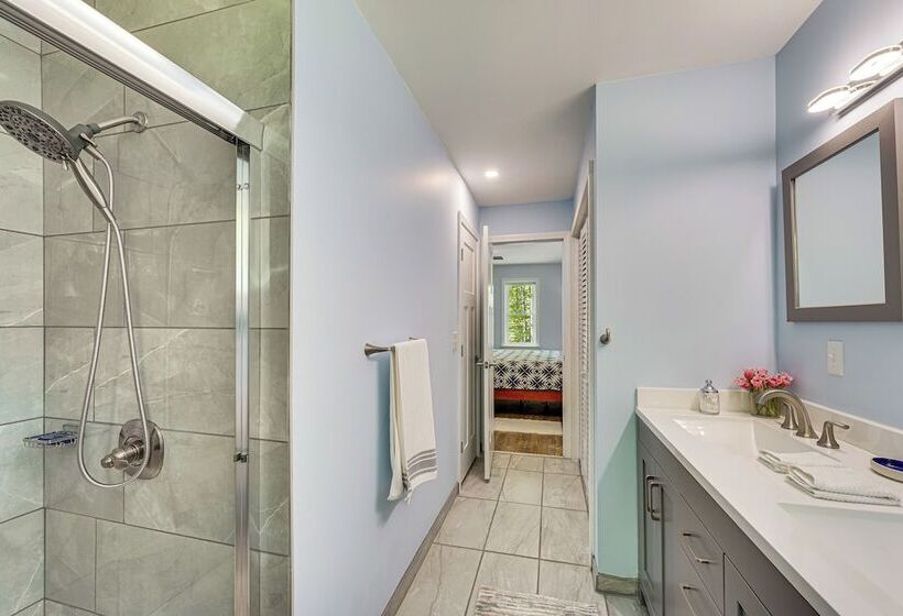 Near Hiking Trails & Ski Resorts: Killington Home!