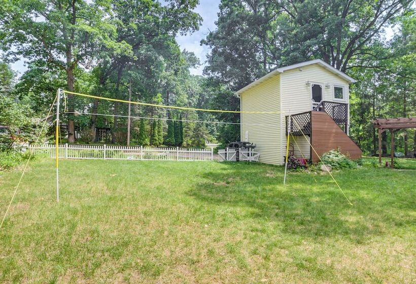 Michigan Lakefront Retreat W/ Kayaks & 2 Decks