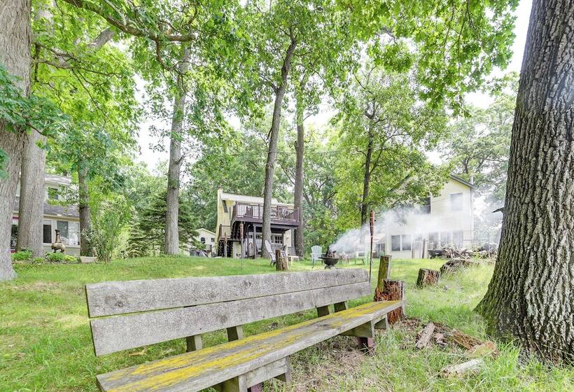 Michigan Lakefront Retreat W/ Kayaks & 2 Decks