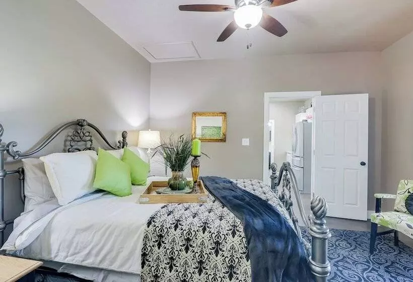 Modern Farmhouse In Belle Plaine W/ Covered Porch!