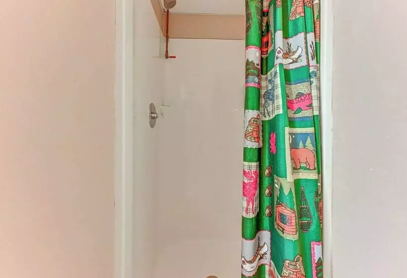 Peaceful White Sand Lake House W/ Dock & Deck!