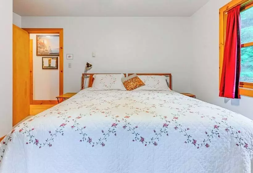 Peaceful White Sand Lake House W/ Dock & Deck!