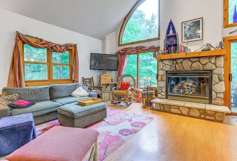 Peaceful White Sand Lake House W/ Dock & Deck!