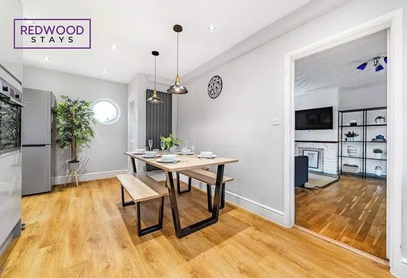 Majatalo Kingston Road House By Redwood Stays