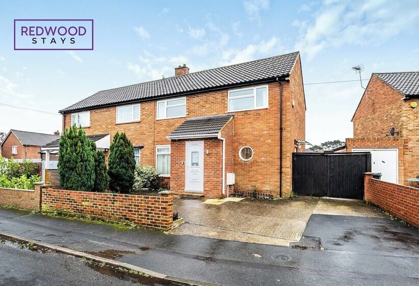 بنسيون Kingston Road House By Redwood Stays