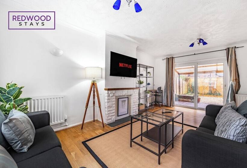 بنسيون Kingston Road House By Redwood Stays