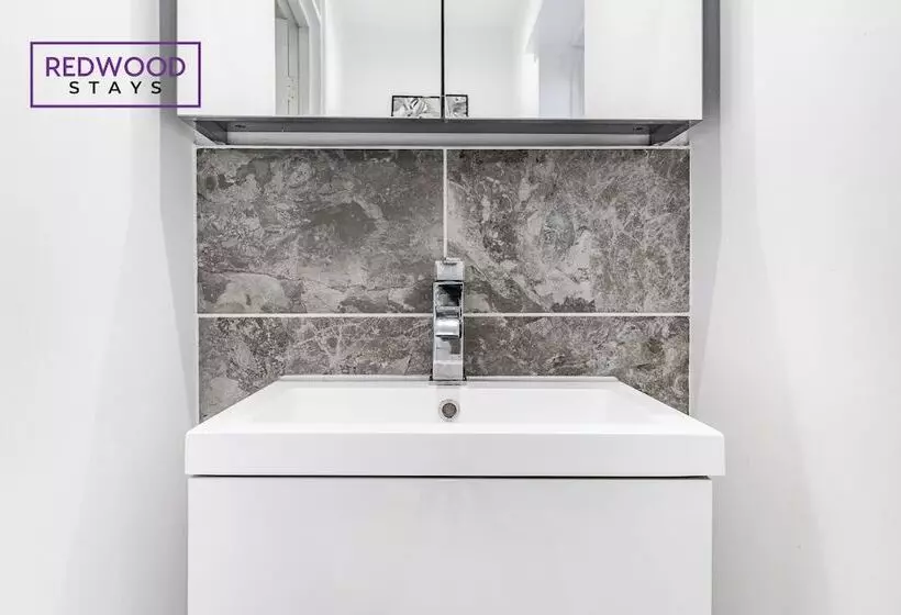 Majatalo Kingston Road House By Redwood Stays