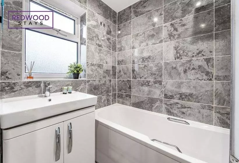 Majatalo Kingston Road House By Redwood Stays