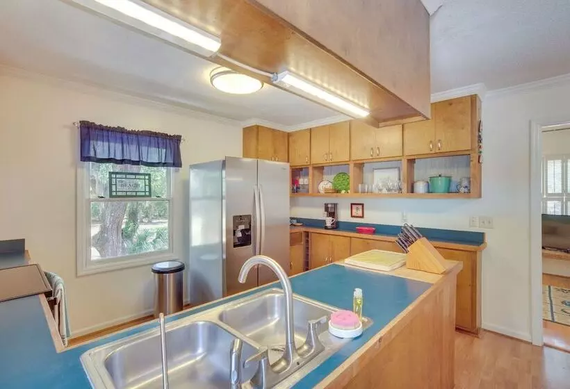 Near Edisto Beach State Park: Home W/ Lanais!