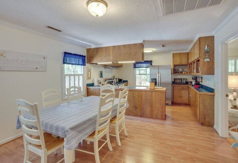 Near Edisto Beach State Park: Home W/ Lanais!