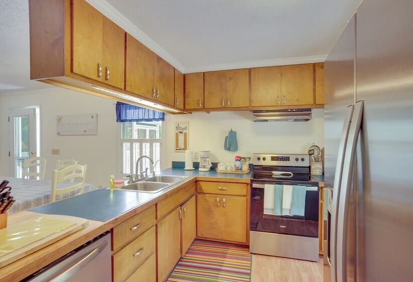 Near Edisto Beach State Park: Home W/ Lanais!