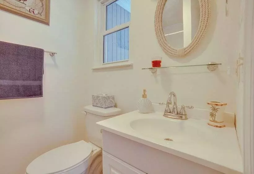 Near Edisto Beach State Park: Home W/ Lanais!