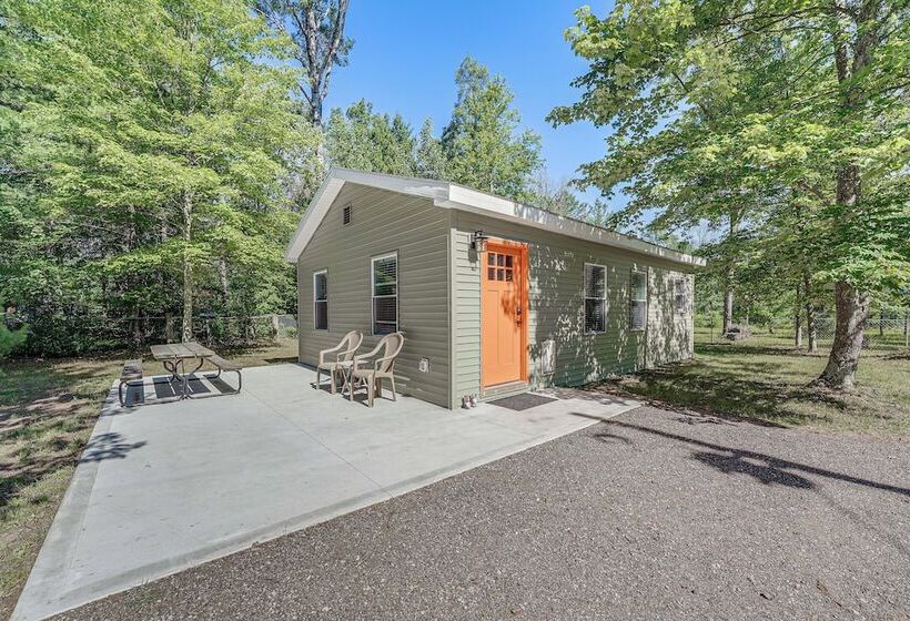 Fire Pit & Patio: Pet Friendly Cabin In Idlewild!