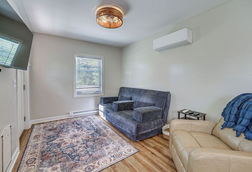 Fire Pit & Patio: Pet Friendly Cabin In Idlewild!