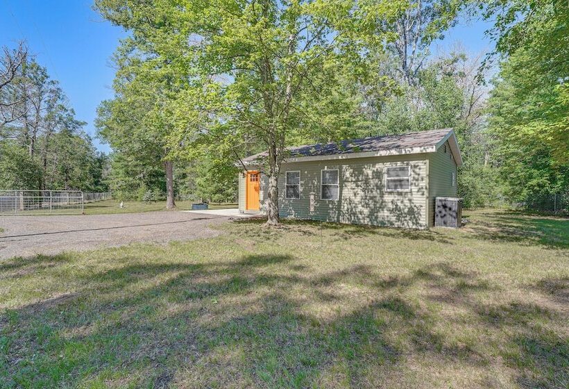 Fire Pit & Patio: Pet Friendly Cabin In Idlewild!