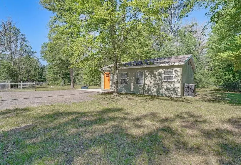 Fire Pit & Patio: Pet Friendly Cabin In Idlewild!
