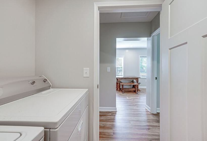 Fire Pit & Patio: Pet Friendly Cabin In Idlewild!