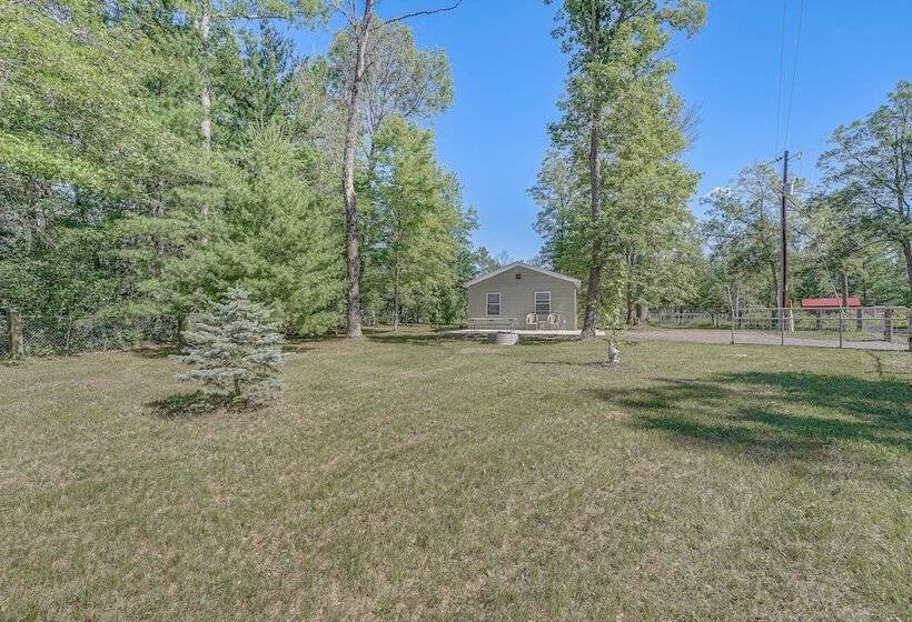 Fire Pit & Patio: Pet Friendly Cabin In Idlewild!