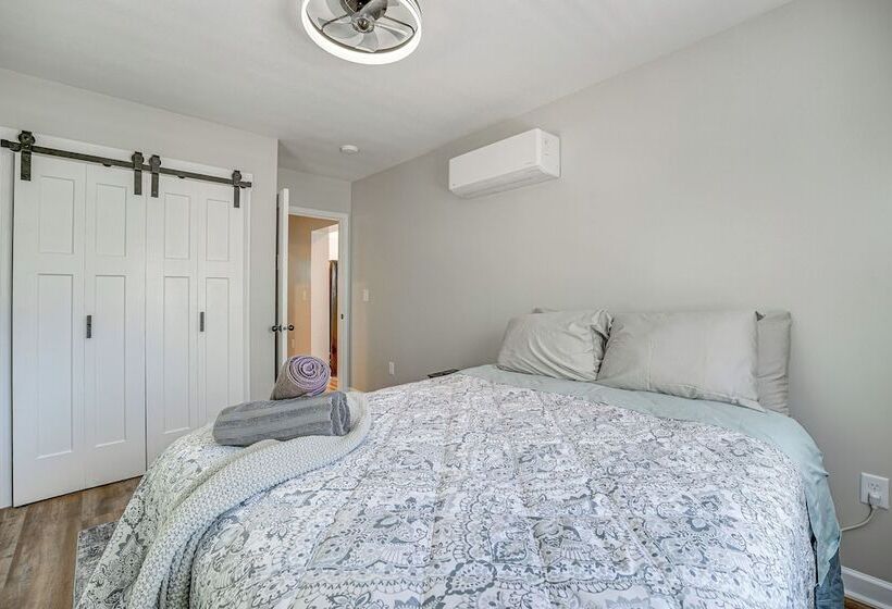 Fire Pit & Patio: Pet Friendly Cabin In Idlewild!