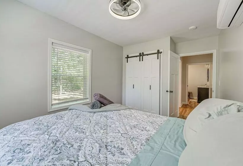 Fire Pit & Patio: Pet Friendly Cabin In Idlewild!