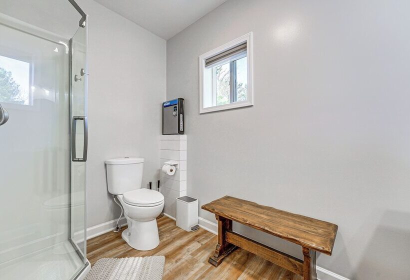 Fire Pit & Patio: Pet Friendly Cabin In Idlewild!