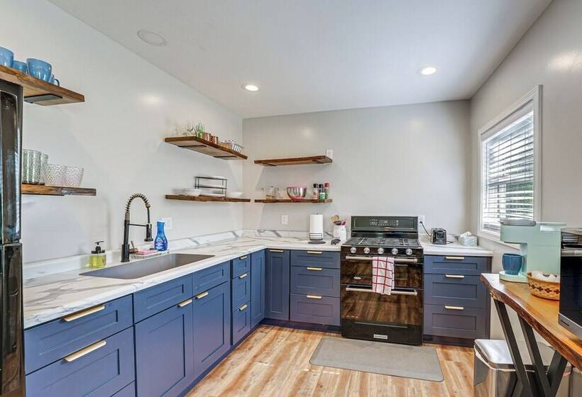 Fire Pit & Patio: Pet Friendly Cabin In Idlewild!