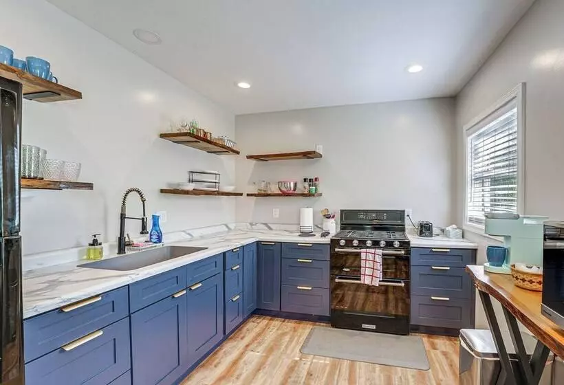 Fire Pit & Patio: Pet Friendly Cabin In Idlewild!