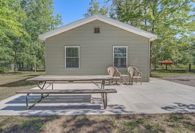 Fire Pit & Patio: Pet Friendly Cabin In Idlewild!