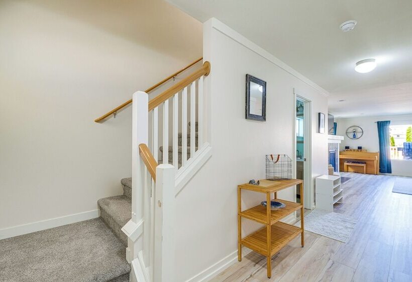 Family Friendly Port Orchard Holiday Retreat!