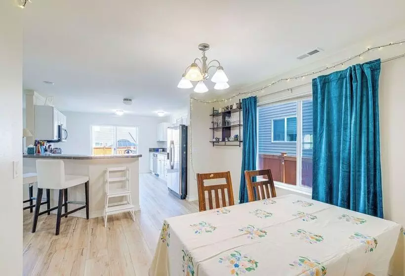 Family Friendly Port Orchard Holiday Retreat!