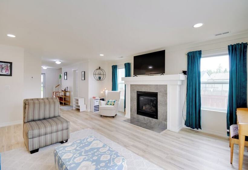 Family Friendly Port Orchard Holiday Retreat!