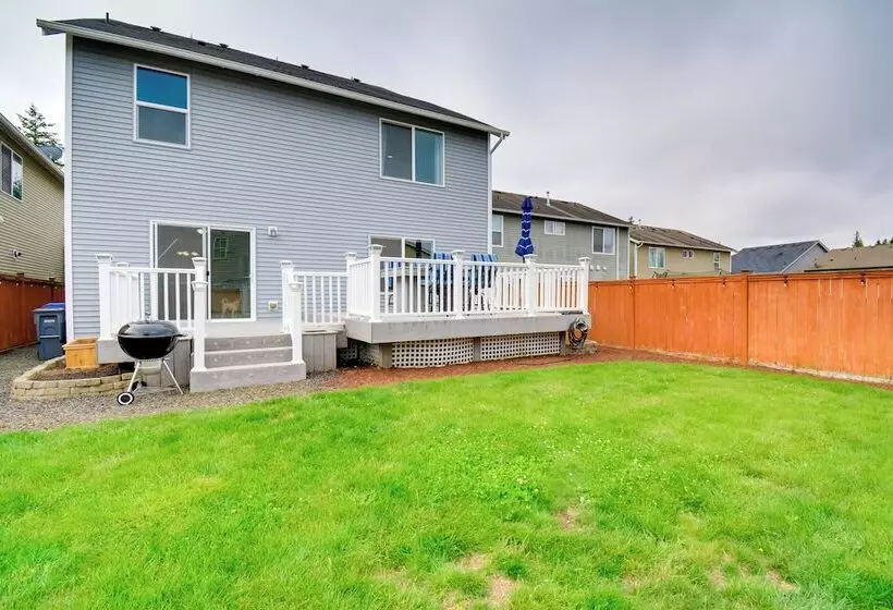 Family Friendly Port Orchard Holiday Retreat!