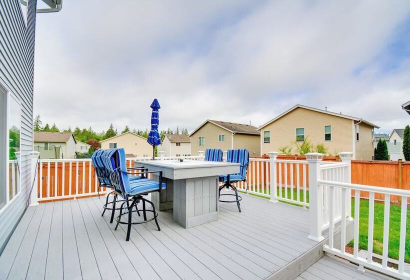 Family Friendly Port Orchard Holiday Retreat!