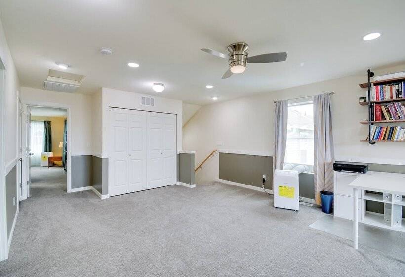 Family Friendly Port Orchard Holiday Retreat!