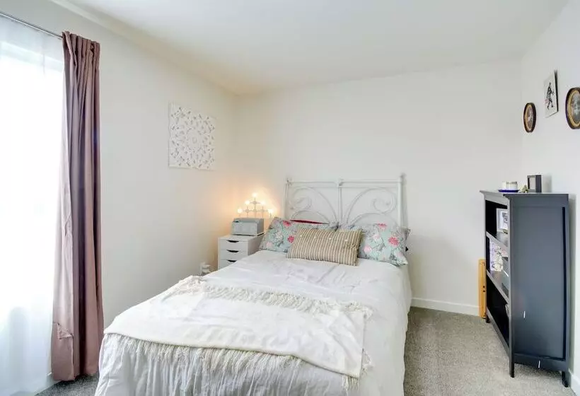 Family Friendly Port Orchard Holiday Retreat!