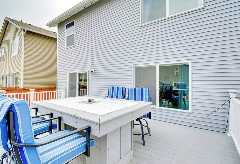 Family Friendly Port Orchard Holiday Retreat!