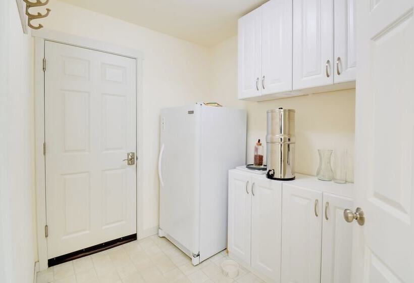 Family Friendly Port Orchard Holiday Retreat!