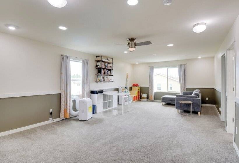 Family Friendly Port Orchard Holiday Retreat!