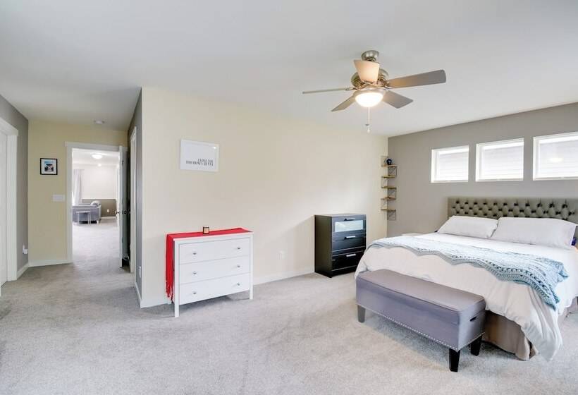 Family Friendly Port Orchard Holiday Retreat!