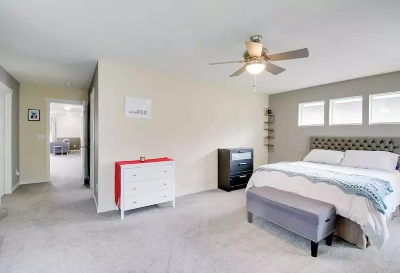 Family Friendly Port Orchard Holiday Retreat!