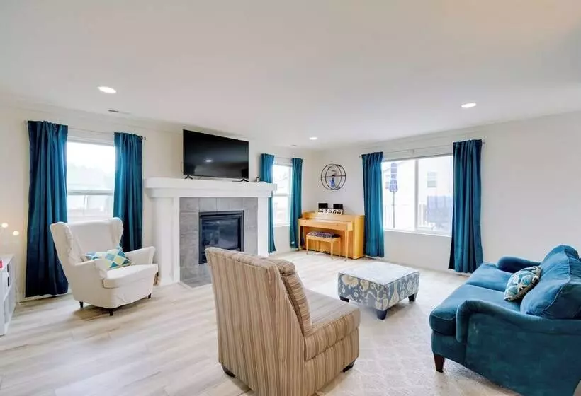Family Friendly Port Orchard Holiday Retreat!