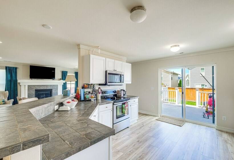 Family Friendly Port Orchard Holiday Retreat!